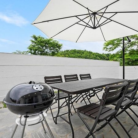 Private Gangneung Pool Villa Экстерьер фото