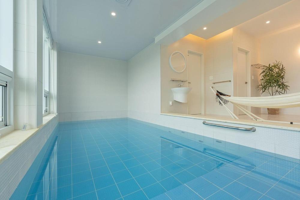 Private Gangneung Pool Villa Экстерьер фото